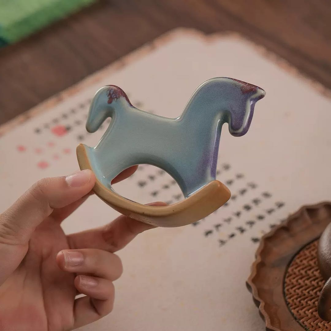 北欧风格手工陶瓷小马摆件