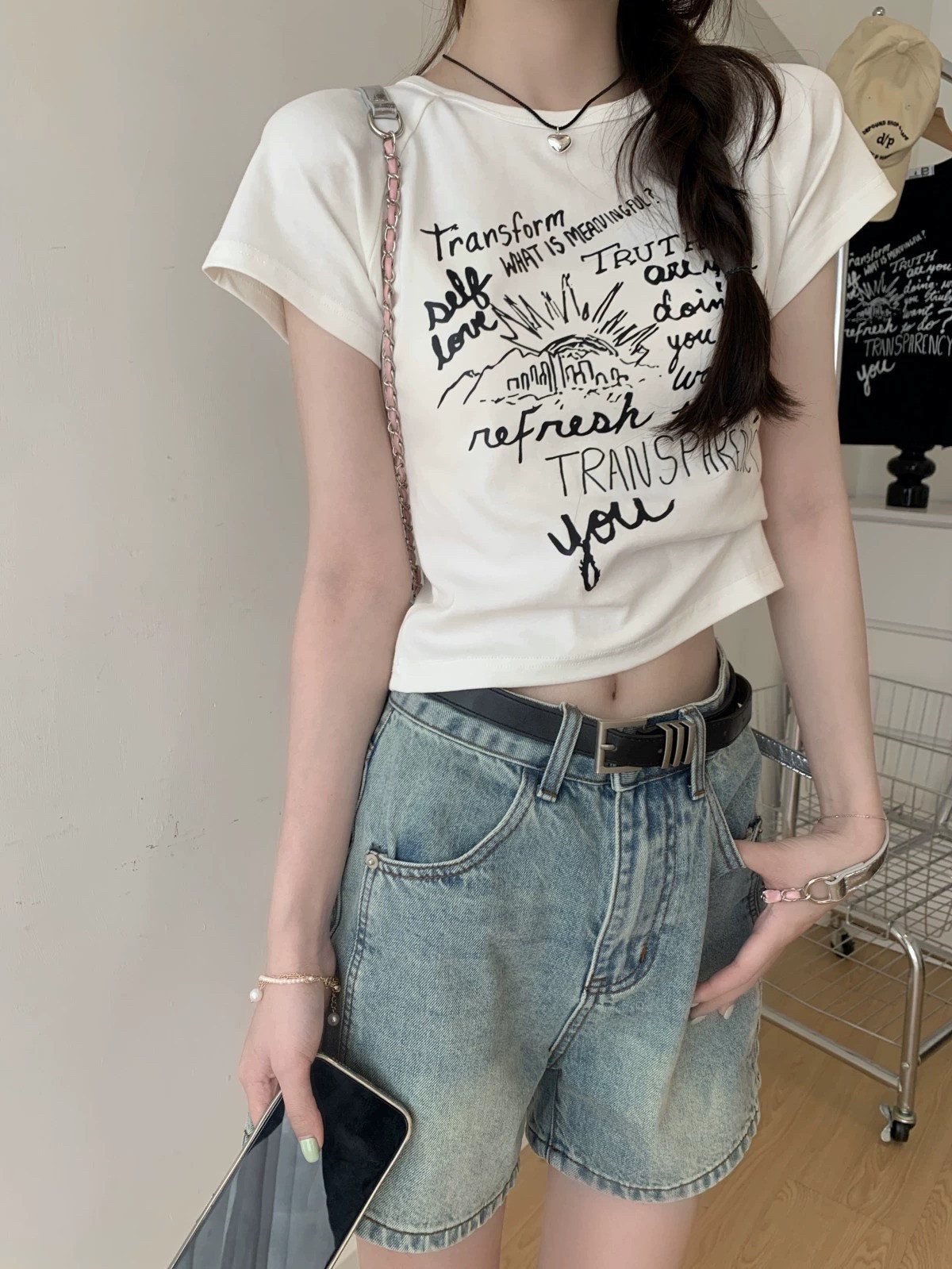 今年流行漂亮涂鸦字母修身短款t恤女夏季显瘦韩版超好看短袖上衣