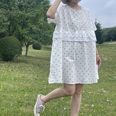雪蓝杉宽松木耳边圆领宽松连衣裙