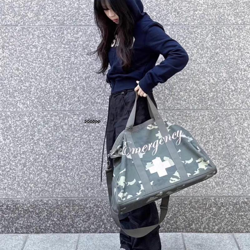 正品速发 迷彩大容量旅行包尼龙斜挎托特包健身单肩包