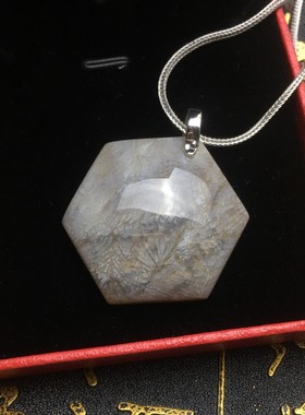 有机宝石珊瑚玉六角星灰色吊坠