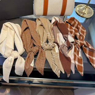 秋冬新款仿羊绒三角巾高级感披肩女保暖头巾多功能休闲百搭小围巾