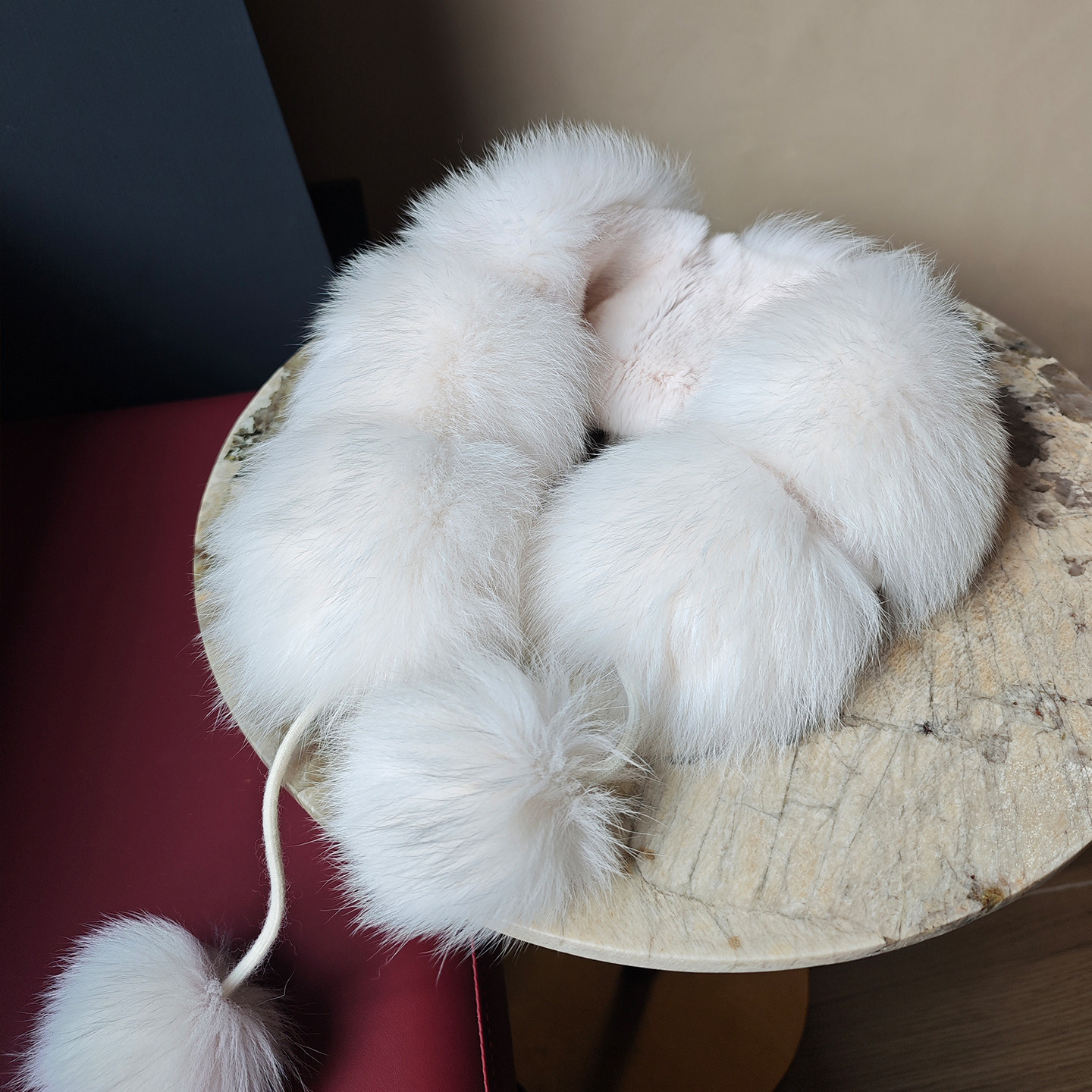 设计感弧形面包款狐狸毛围巾獭兔毛内衬磁吸扣米白色毛球百搭围脖,服饰配件/皮带/帽子/围巾,围巾/丝巾/披肩,淘宝优惠券,粉丝福利购,淘宝优惠卷