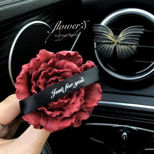 枯叶玫瑰低调红车载香薰出风口夹高级感汽车用品女生车内香水蝴蝶