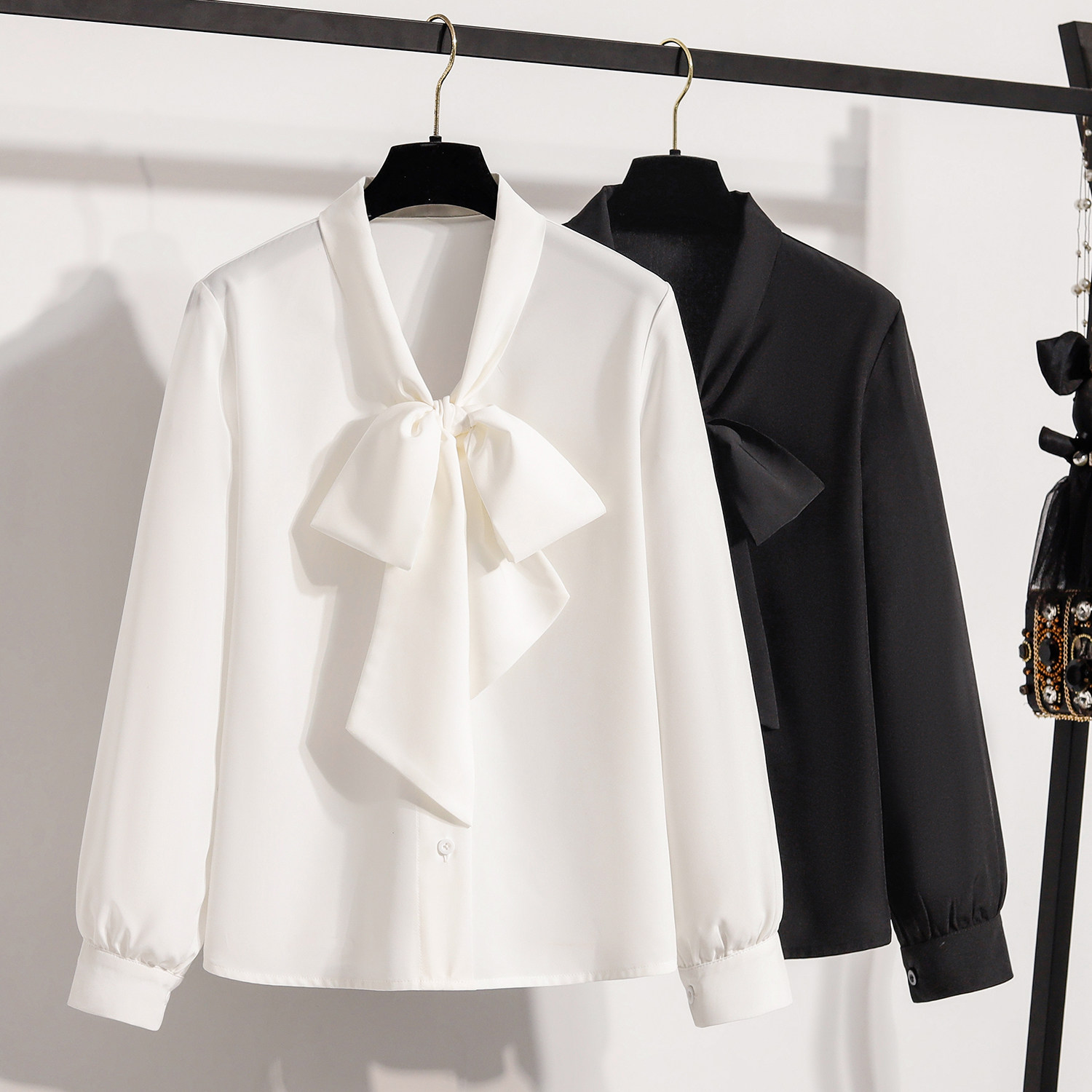 法式衬衫女长袖春秋新款时尚气质设计感小众系带衬衫女百搭工作服