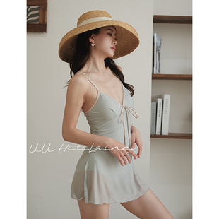 2026波西米亚风连体泳衣女V领显瘦纯欲性感吊带裙式 温泉度假泳装