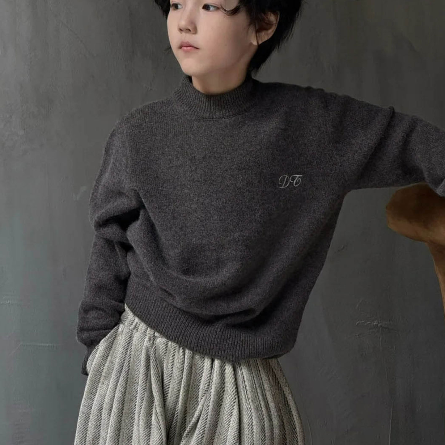 男童毛衣儿童针织衫春秋款2025新款女孩洋气网红爆款深灰色套头衫