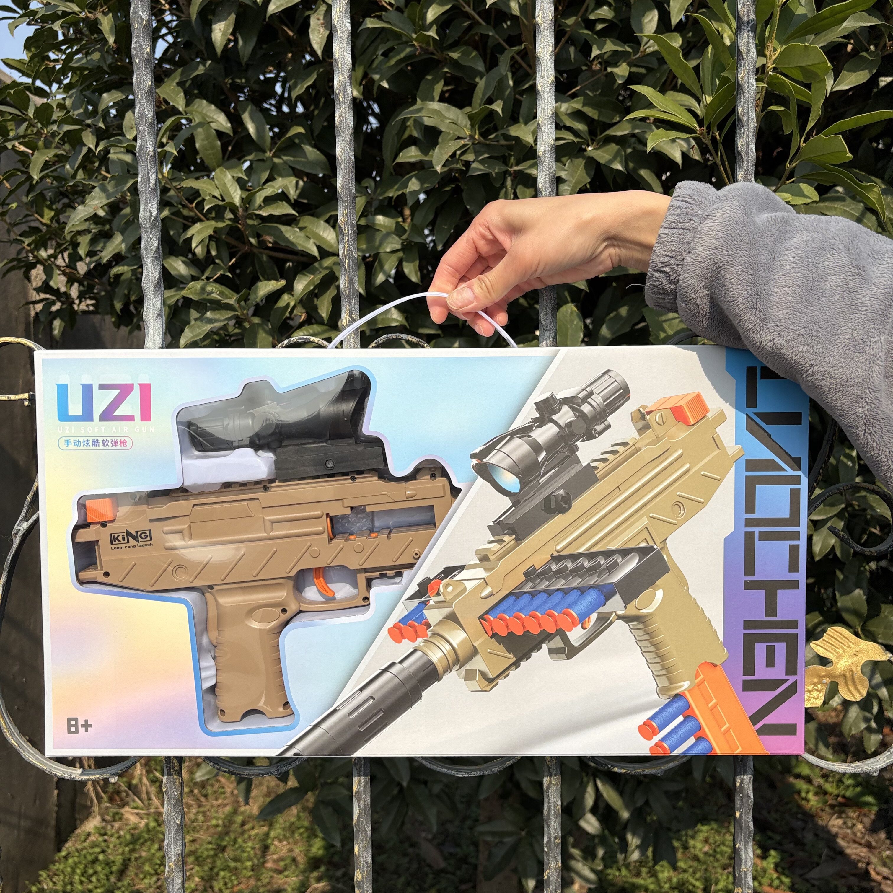 圣诞节儿童男孩生日礼物5-9岁UZI手动海绵软弹枪玩具枪乌兹冲锋枪