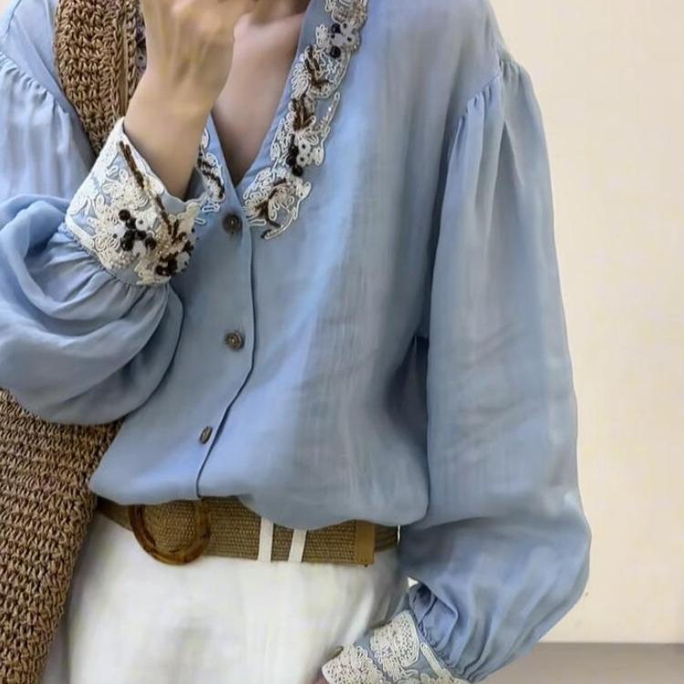 2025新款女蓝色刺绣长袖衬衫