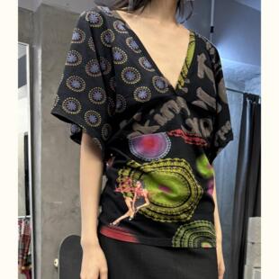 超好看独特漂亮上衣女2025年早春复古时髦设计感小众V领印花T恤