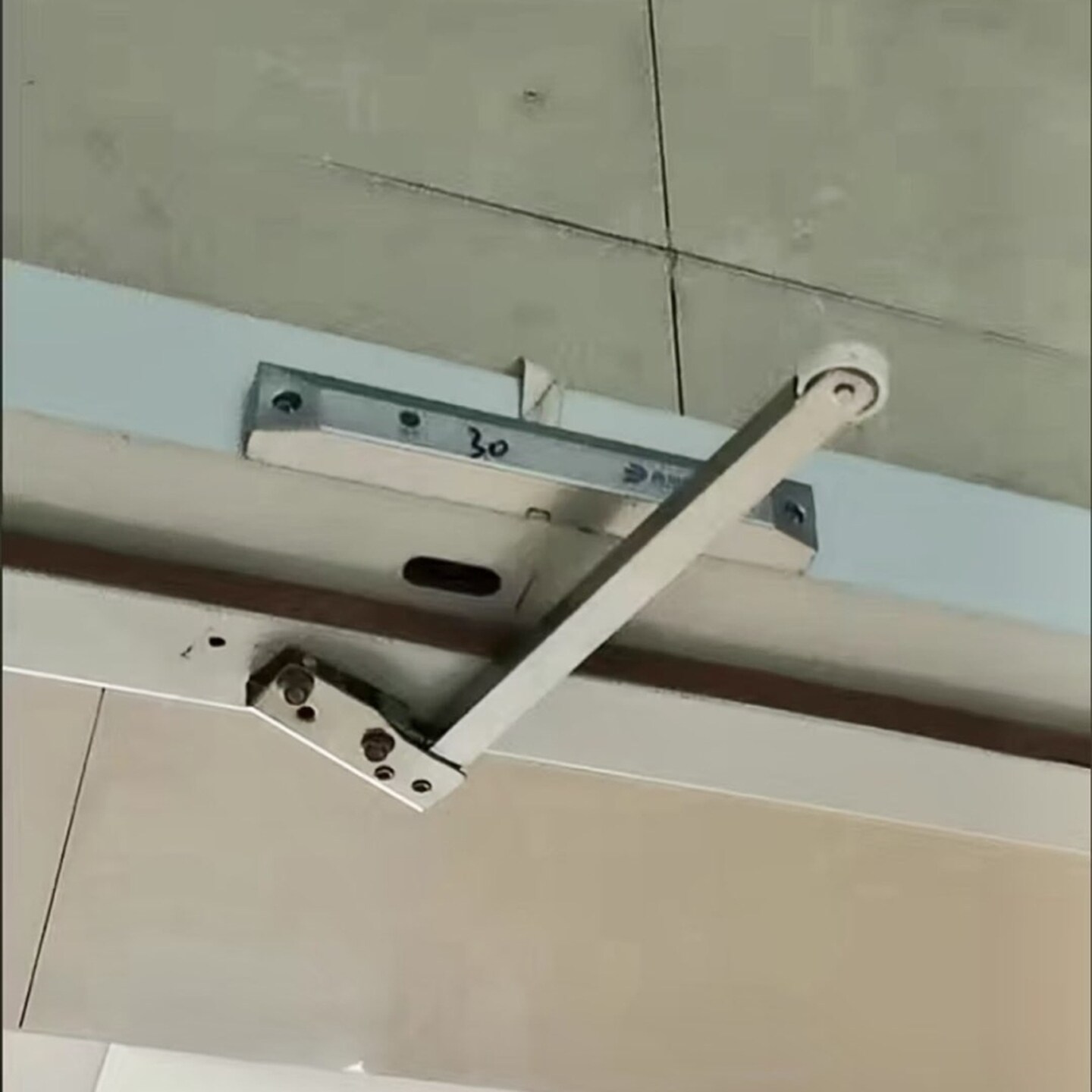 弹簧关门器双扇开门器防火门顺序器消防门工字不锈钢闭门器顺位器图片