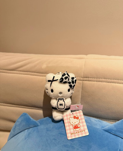正版喔~奶牛kitty！三丽鸥黑白hellokitty毛绒钥匙扣包包玩偶挂件
