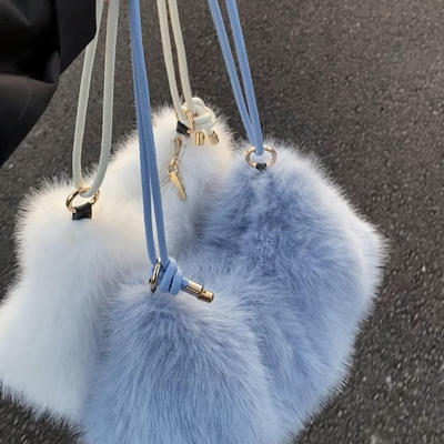 秋冬氛围感仿兔毛托特包2025新款柔软毛绒包大容量通勤单肩斜挎包
