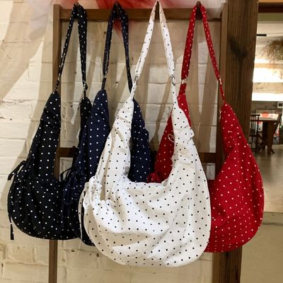 【波点褶皱斜挎包】清清爽爽！韩里韩气！高级感通勤饺子包牛角包