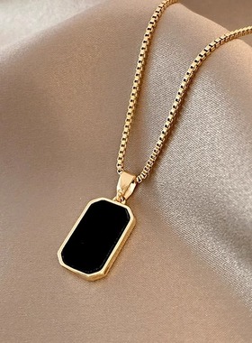 时尚小黑牌钛钢项链女百搭轻奢高级感欧美小众设计感18K金不掉色