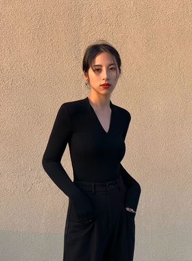 NEVA HU黑色长袖t恤女2025春新款修身显瘦百搭内搭纯色v领打底衫