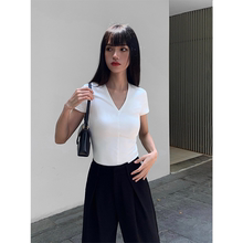 NEVA HU 黑色v领短袖正肩t恤女2025夏季新款显瘦百搭内搭修身上衣