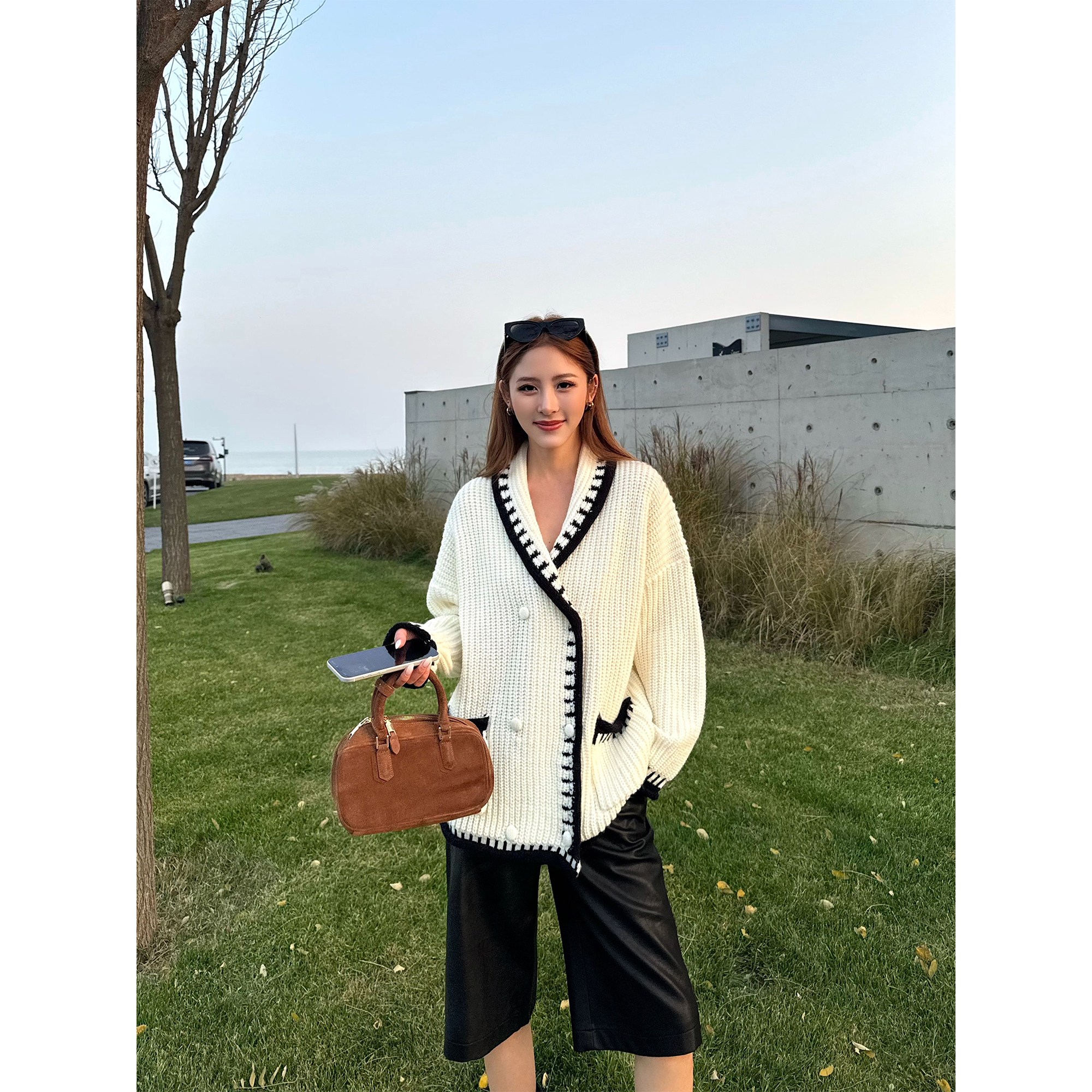 NEVA HU 巴黎定坊 撞色V领羊毛针织开衫女宽松设计感卷边保暖外套