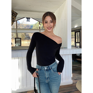 显瘦气质针织T恤 上衣设计感小众2025新款 NEVA HU黑色斜领露肩修身