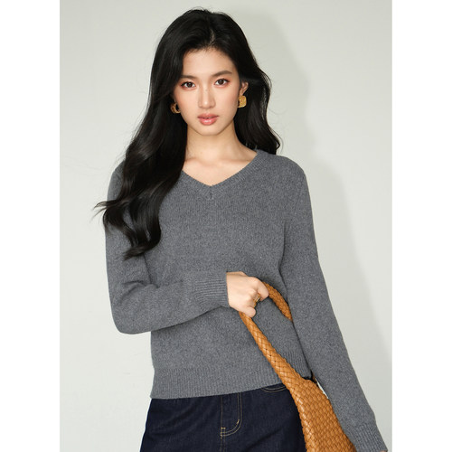 经典百搭宽松V领毛织上衣