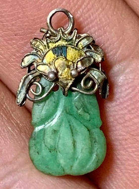 翡翠耳坠，镶嵌银鎏金蝙蝠，包老保真。