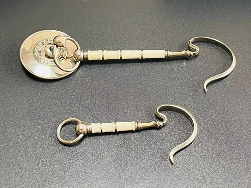 王记手工绣眼笼钩传统倒钩 手工制作白铜镶嵌牛骨 钩头鹤首回文