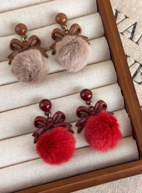 复古咖色红色蝴蝶结毛球耳环女气质小众款2025秋冬新款耳钉耳饰
