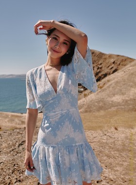 国现-Keepsake 小章鱼Iris联名 新品v领收腰蕾丝镂空荷叶边连衣裙