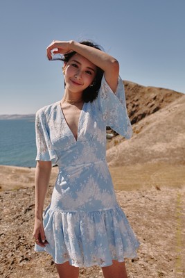 国现-Keepsake 小章鱼Iris联名 新品v领收腰蕾丝镂空荷叶边连衣裙