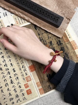 《木鱼敲敲》大头瓶手作桃木藏式红绳手链手绳新中式复古国风情侣