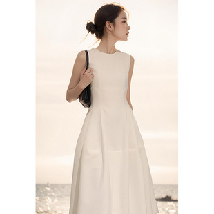 2025年气质显瘦大摆中长裙子 新款 轻熟风圆领无袖 白色连衣裙女夏季