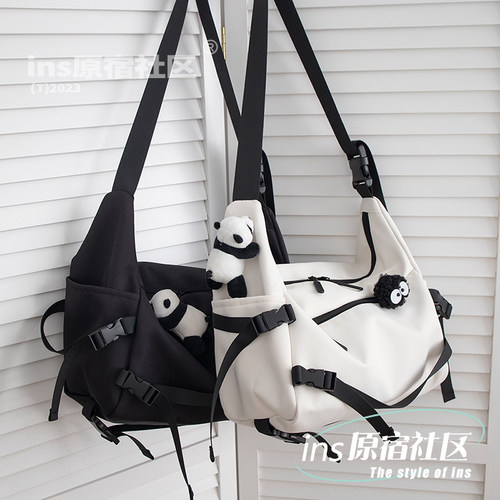 大容量潮牌斜挎包男女大学生上课