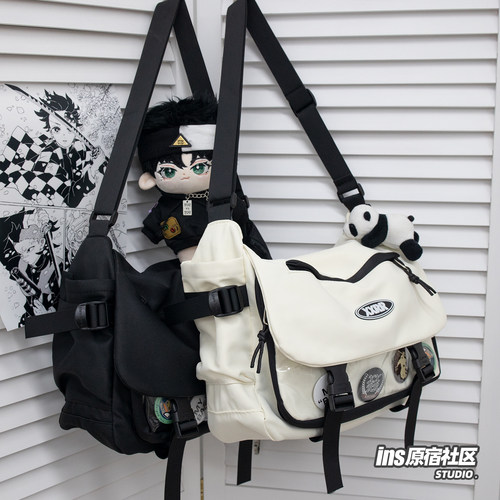 学生斜挎包男孩外出运动工装款女