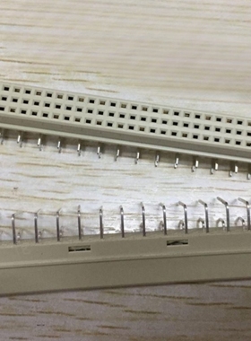 欧式插座 9001-24321C00A 332弯孔 90度 间距5.08MM 中间空一排