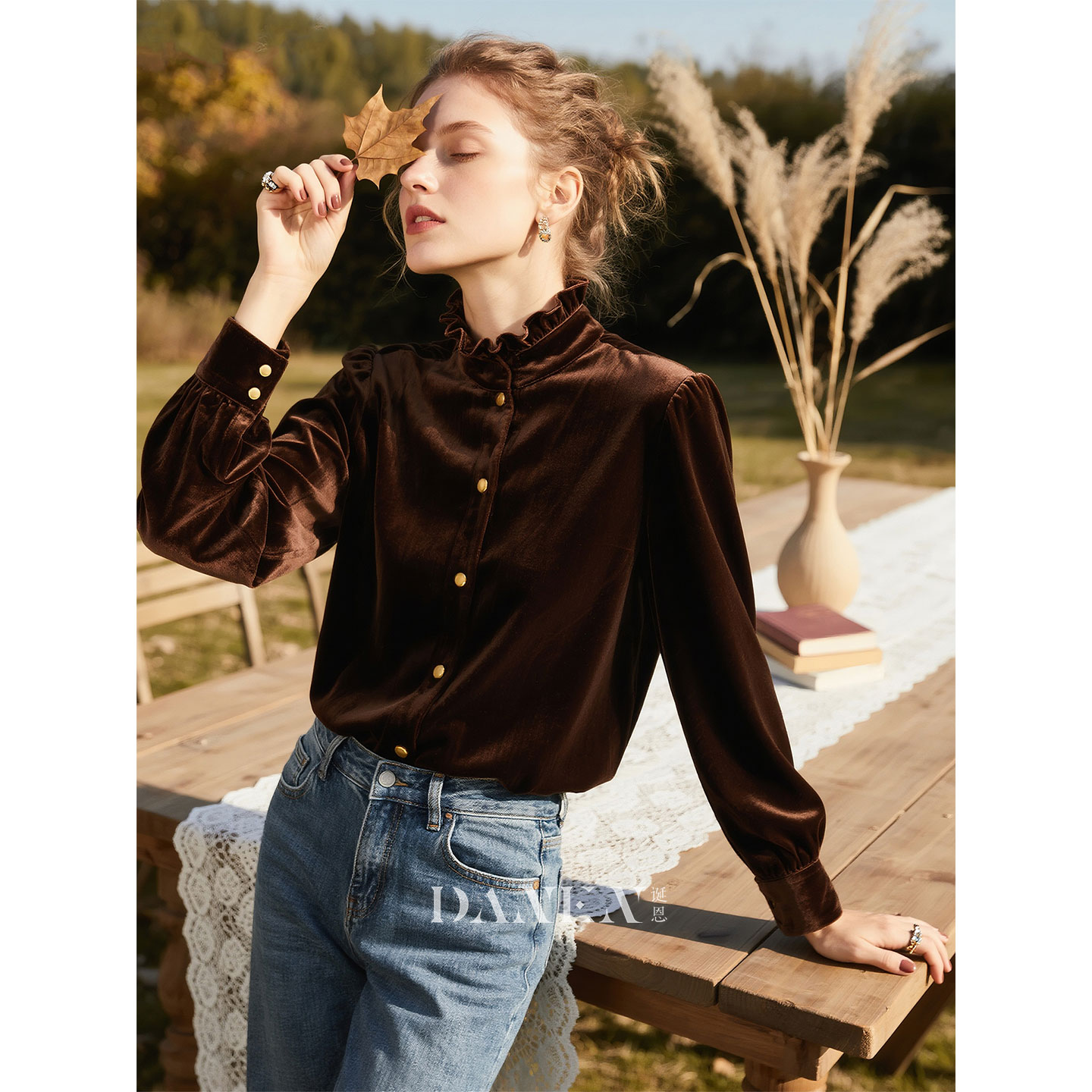 深棕色木耳边丝绒衬衫女2025年
