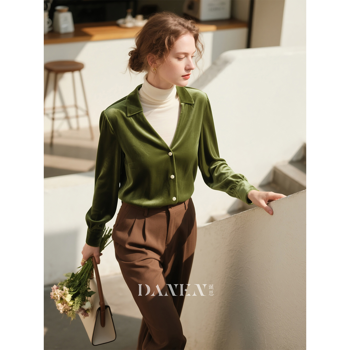 橄榄绿丝绒V领衬衫女2025秋冬新