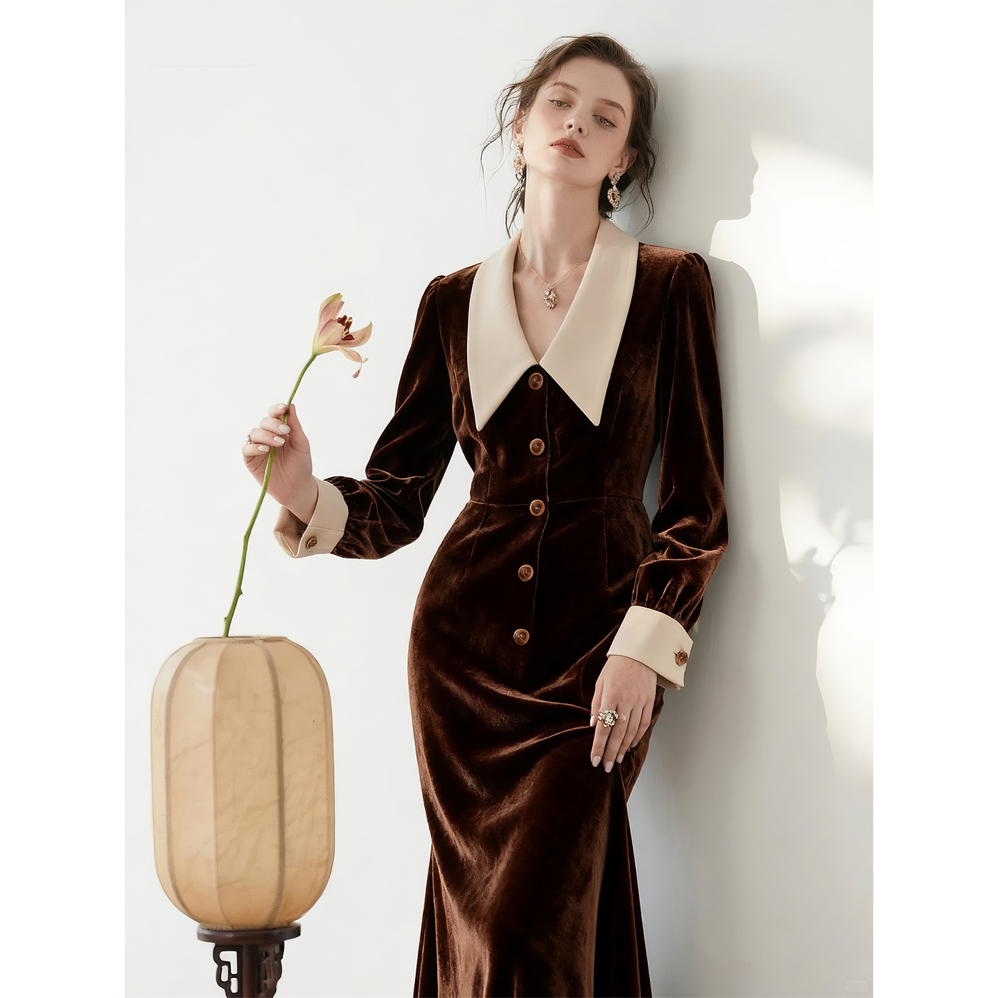 咖啡色丝绒连衣裙女2025年秋冬