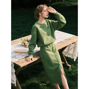 橄榄绿卫衣半身裙套装女2026年春季宽松显瘦慵懒风减龄时尚两件套