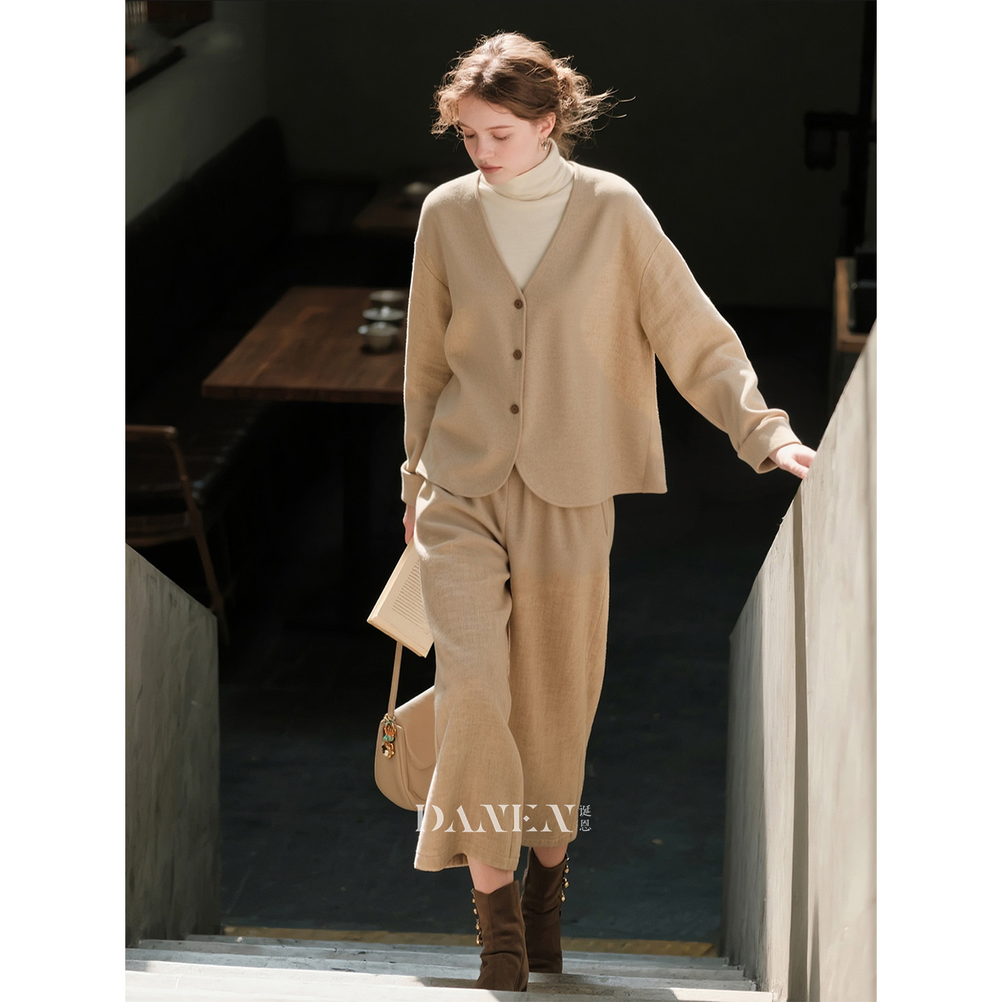 卡其色V领长袖套装女2026秋冬新款毛呢时尚开扣外套阔腿裤两件套,女装/女士精品,时尚套装,淘宝优惠券,粉丝福利购,淘宝优惠卷