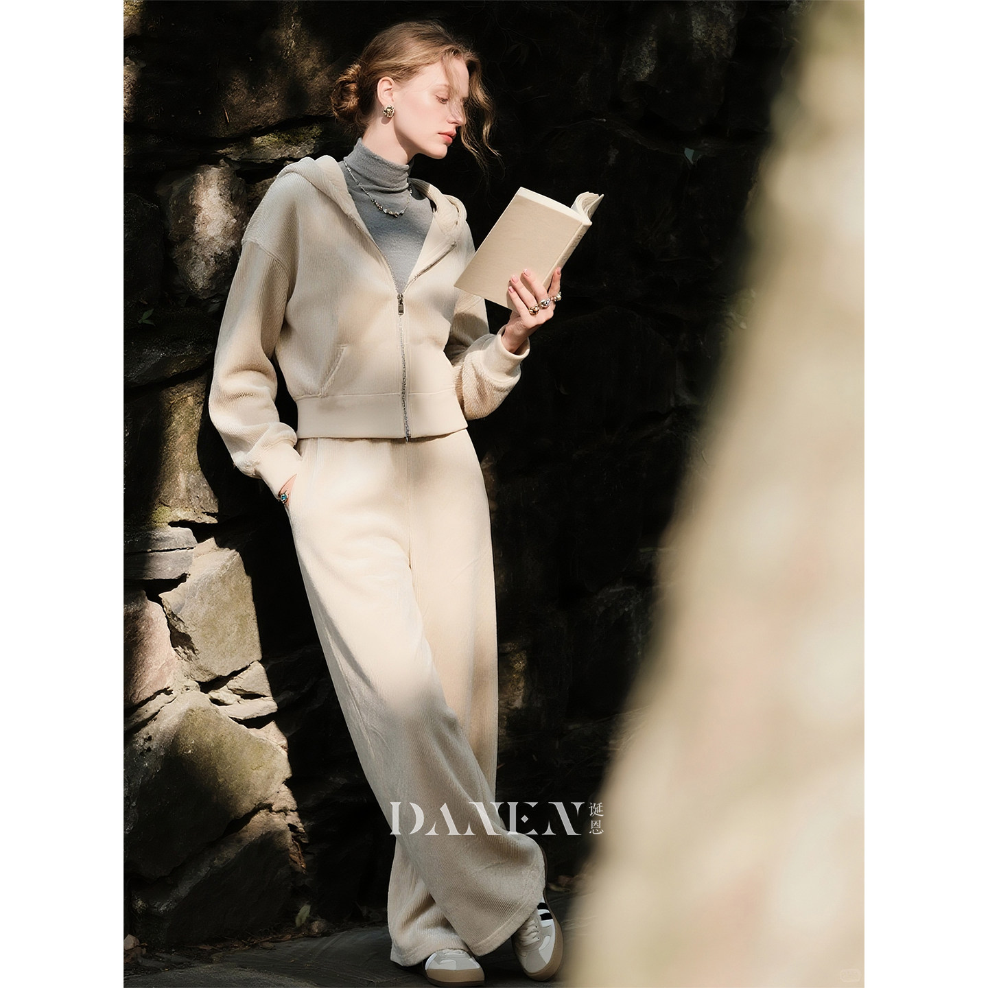 米杏色灯芯绒加绒加厚套装女2025年秋冬新款短外套直筒裤两件套,女装/女士精品,时尚套装,淘宝优惠券,粉丝福利购,淘宝优惠卷