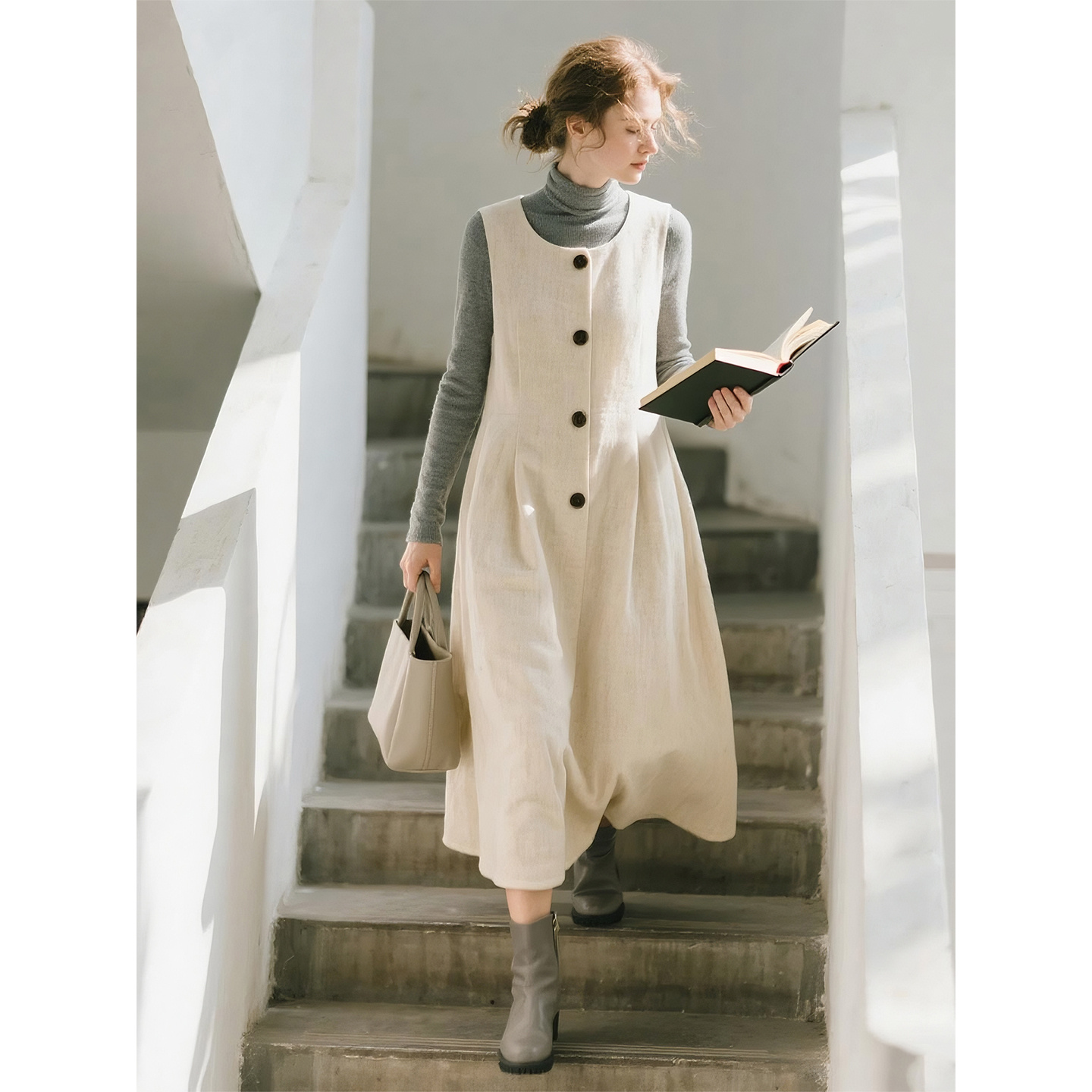 米白色羊毛无袖连衣裙女2025年