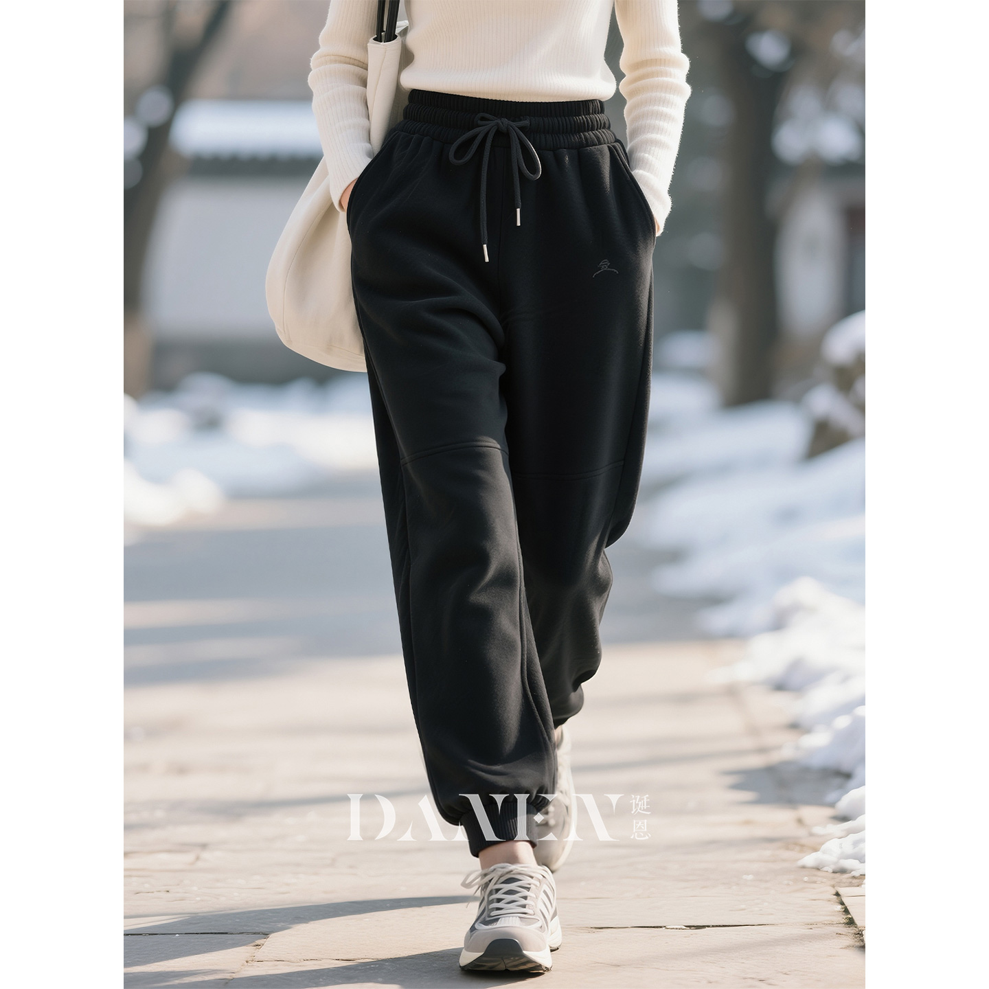 黑色束脚休闲裤女2025年秋冬新款