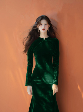 绿色丝绒旗袍连衣裙女2025年秋冬新款年会礼服裙子新中式国风女装