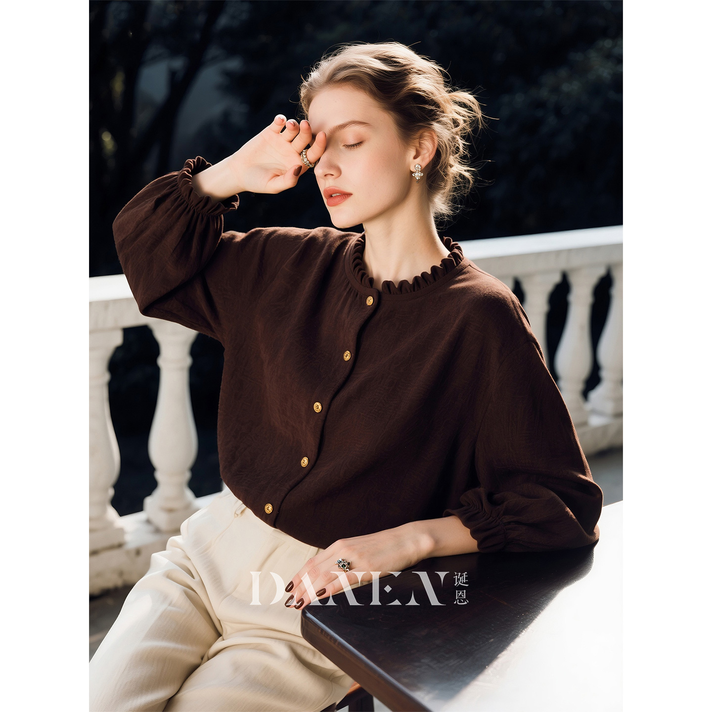 深棕色木耳领灯芯绒衬衫女2025年