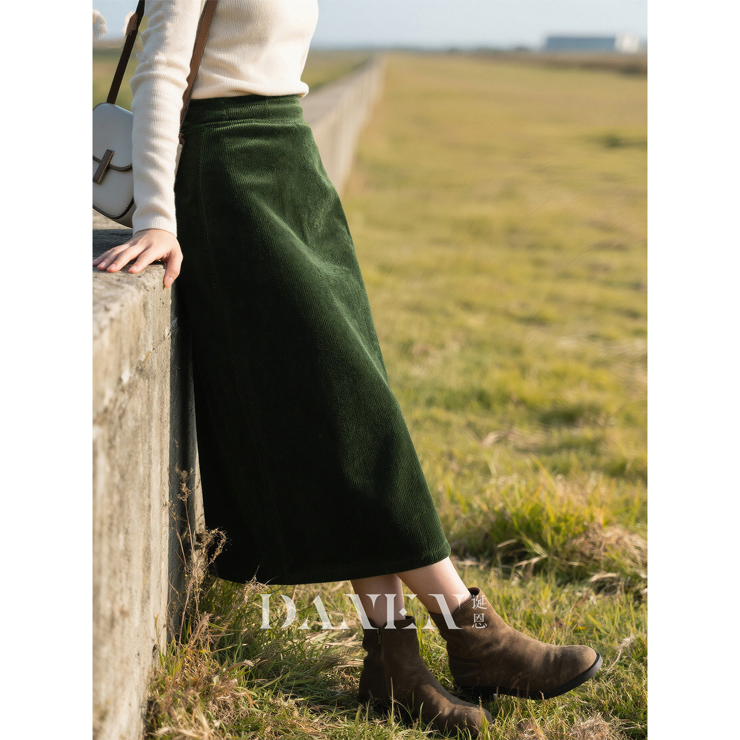墨绿色灯芯绒半身裙女2025年秋冬