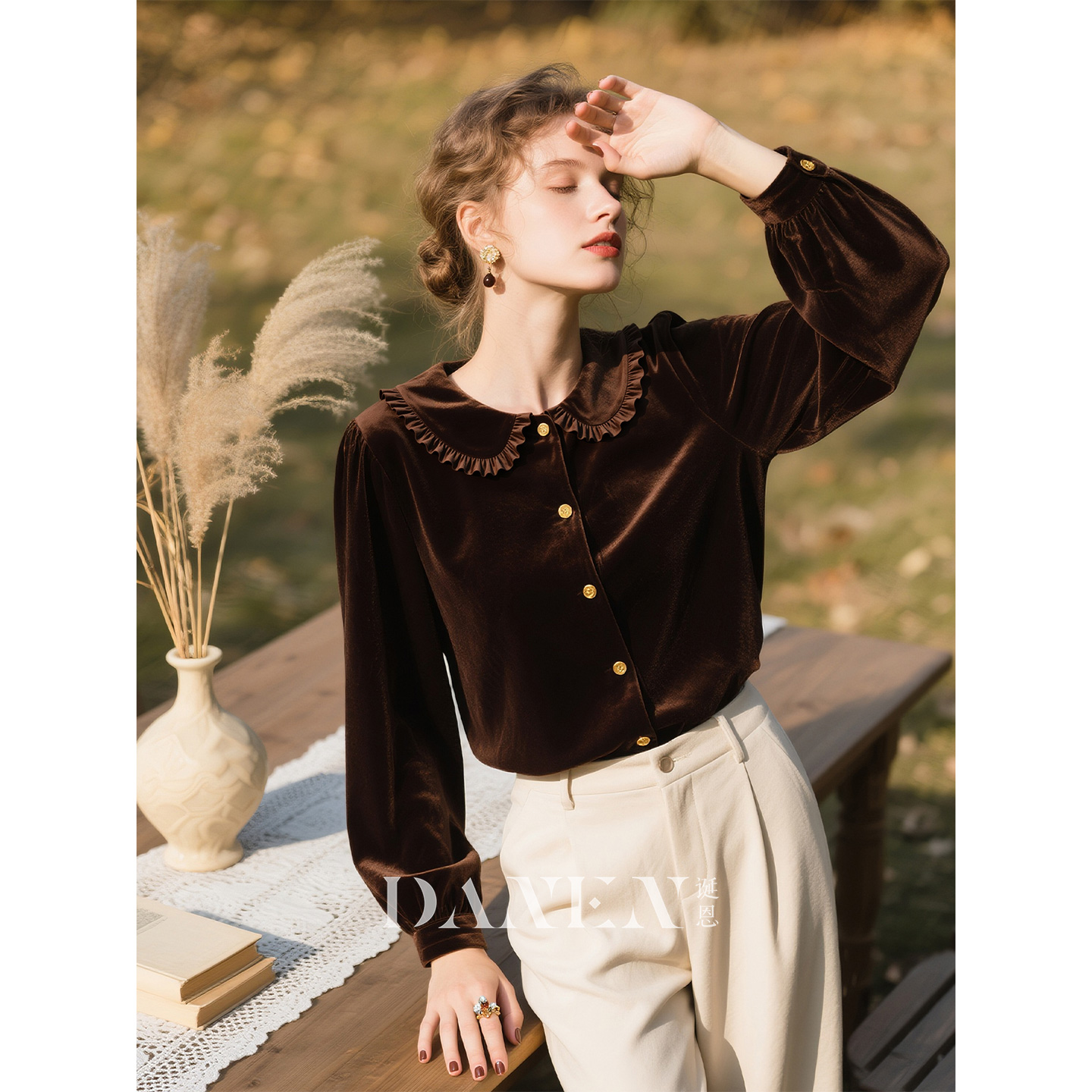 黑棕色娃娃领丝绒衬衫女2025秋冬