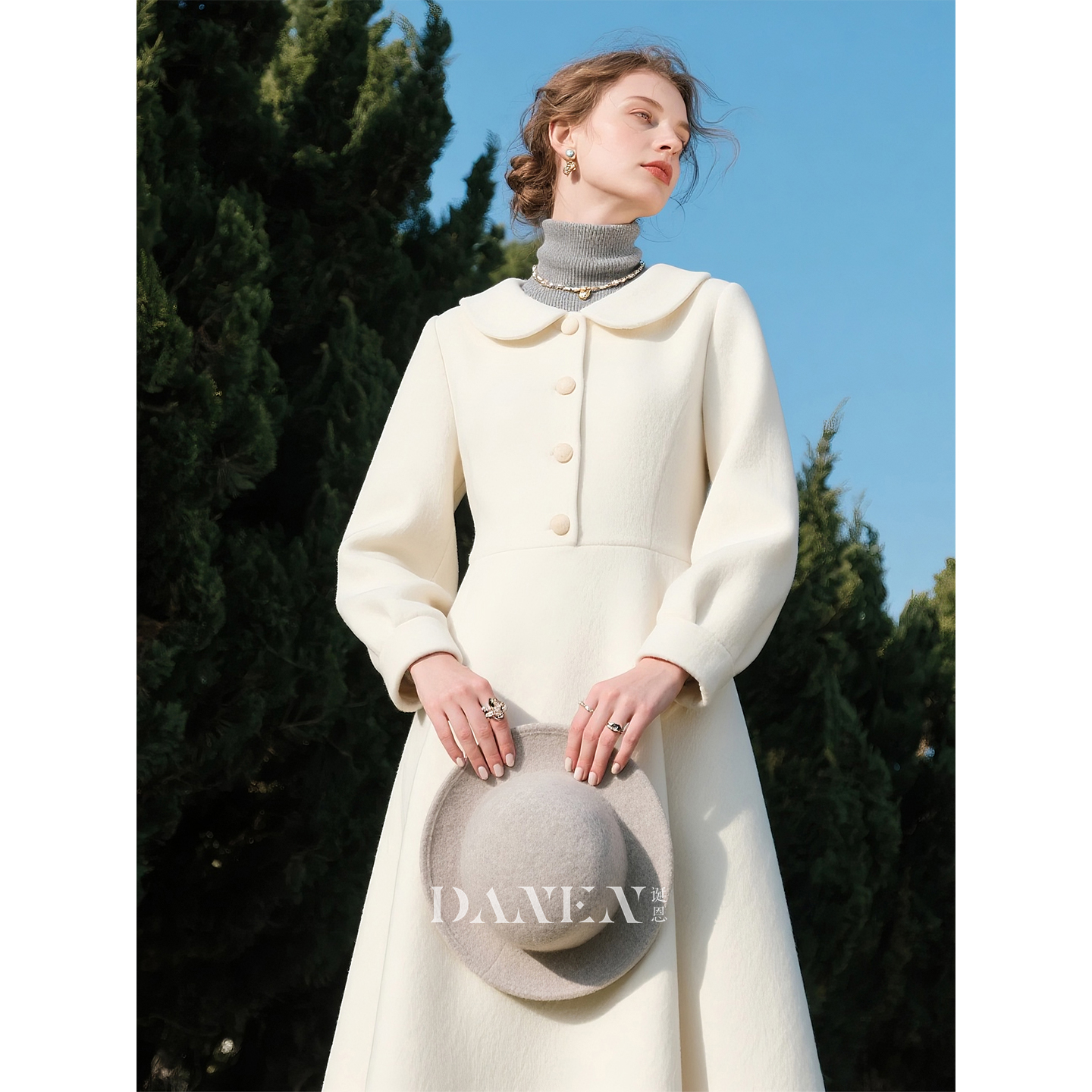 白色娃娃领毛呢长袖连衣裙女2025年秋冬新款极简风气质长款裙子