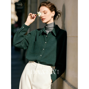 墨绿色磨毛灯芯绒长袖衬衫女2026年春季新款优雅风衬衣叠穿上衣