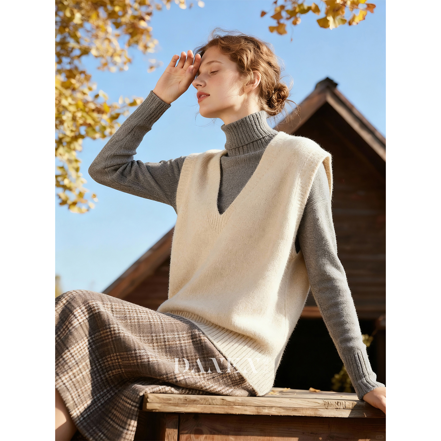 米色V领羊毛针织马甲女2025年