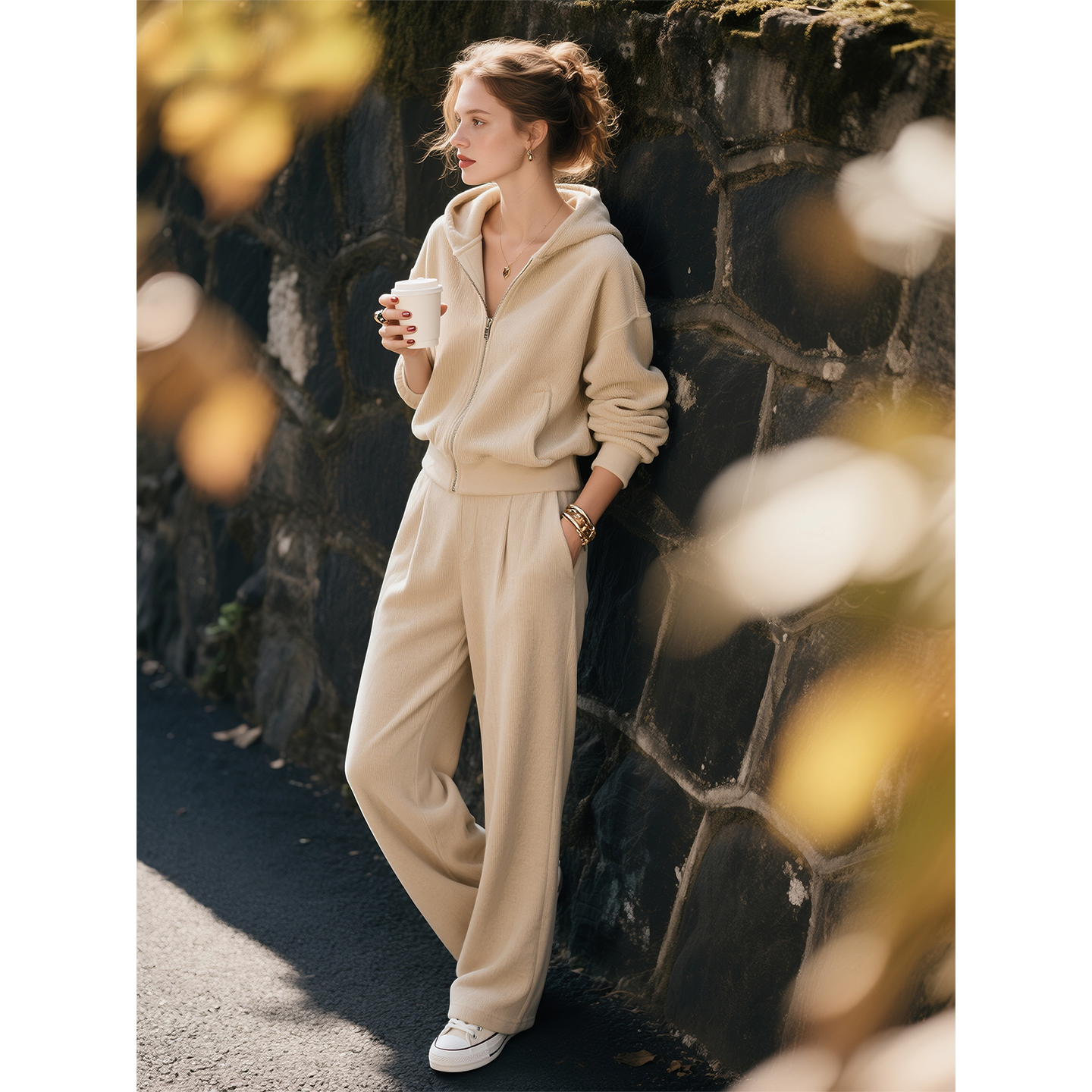 米杏色灯芯绒法式套装女2025年